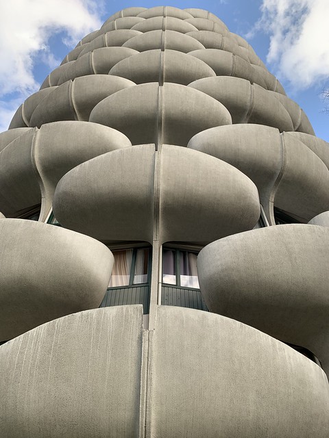 'Choux de Créteil', grand ensemble d’immeubles-fleurs de l’architecte Gérard Grandval, symbole de l’architecture française des années 1970. Il a reçu le label « Patrimoine du xxe siècle » du ministère de la Culture en 2008. Créteil, Val-de-Marne (France)