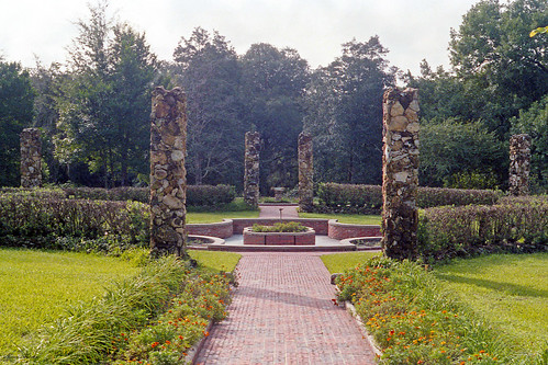 statepark park garden sidewalk pillars florida 1986 palatka