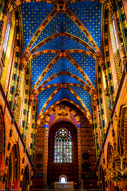 Beautiful and colorful ceiling, stained glass windows and walls inside the St. Mary's Basilica (Bazylika Mariacka) at the Main Square in Old Town Krakow, Poland.   015a