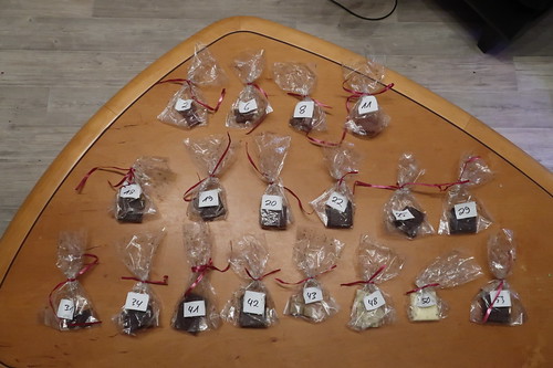 Die zufällig ausgewählten 18 Schokoladen, die wir beim dritten Durchgang der Schokoladen-Blindverkostung schafften