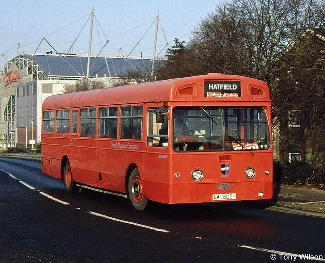 AML605H North Mymms Coaches MBA605
