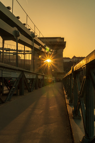 2021 70d budapest canon chainbridge hungary lanchid magyarorszag bridge city colours famousplace hid landmark naplemente outdoor outdoors outside sundown sunset town urban 500v20f