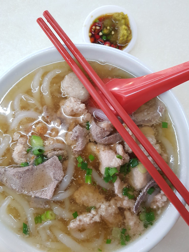 猪肉粉 Pork noodle rm7 & 奶茶"細" TehC rm$1.80 @ 2862豬肉粉 in 新海景餐館 Restoran Hou Hou Wan USJ1