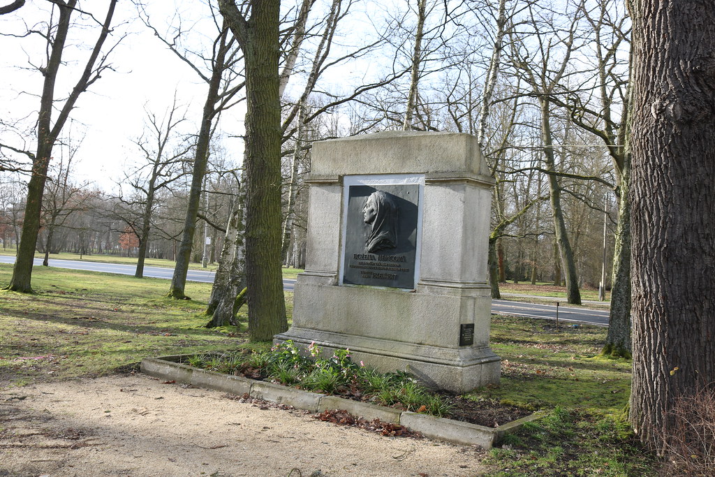 pomník Boženy Němcové ve Františkových Lázních