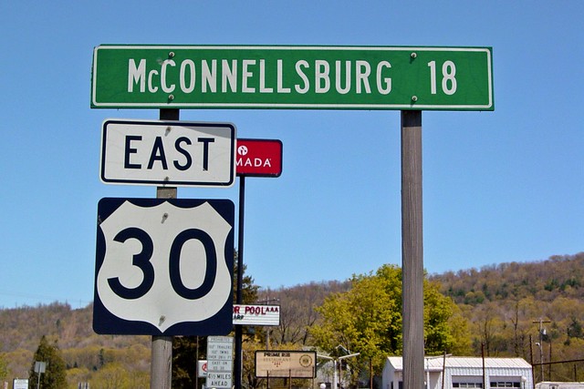 Mileage sign on US 30 in Breezewood [02]