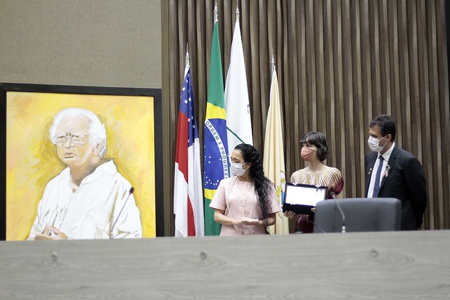 Câmara Municipal homenageia poeta Thiago de Mello pelos seus 95 anos