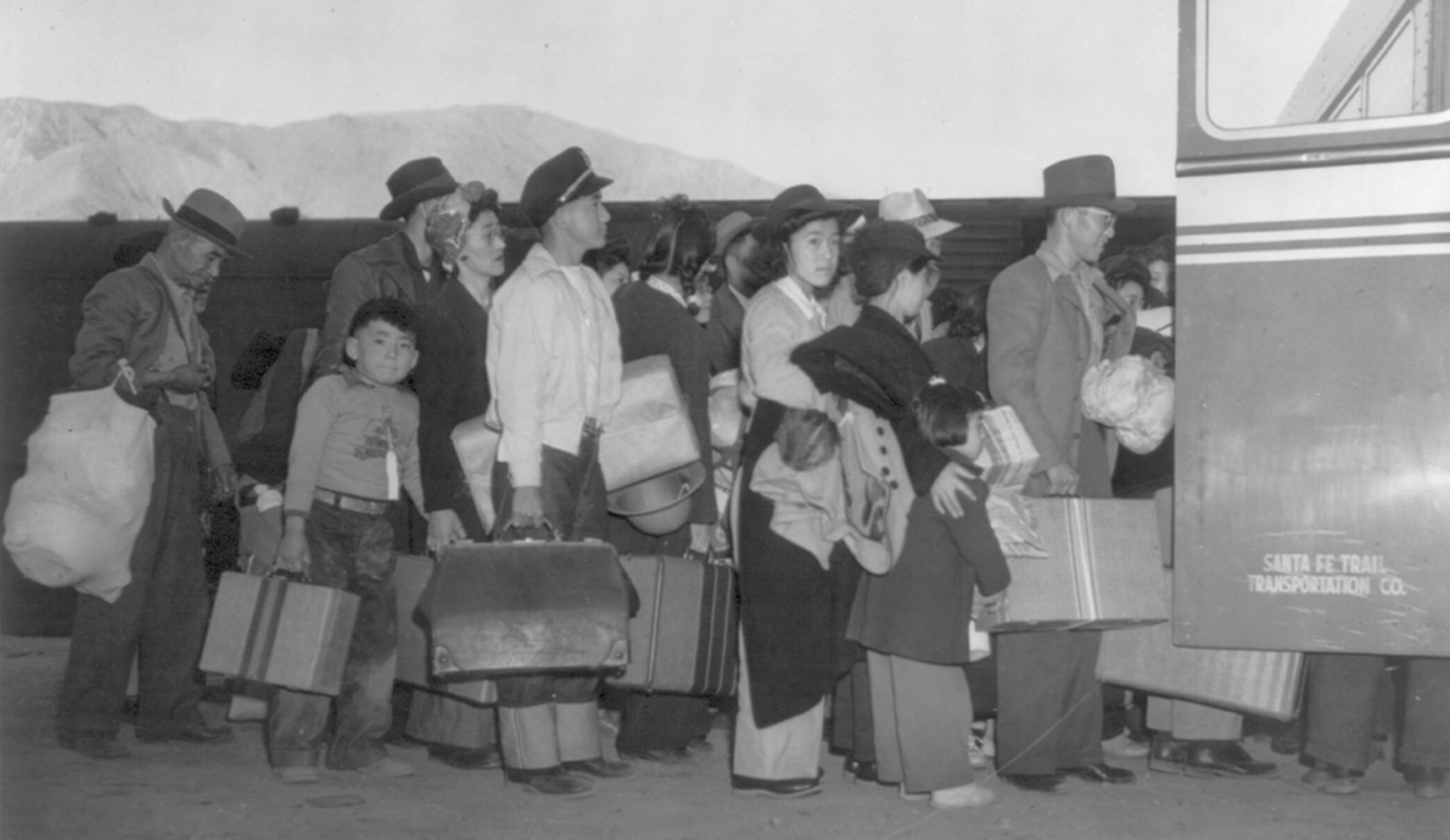 Депортация лиц. Интернирование японцев в США 1942. Интернирование японцев. Концентрационные лагеря для японцев в США. Интернирование японцев в США лагеря.