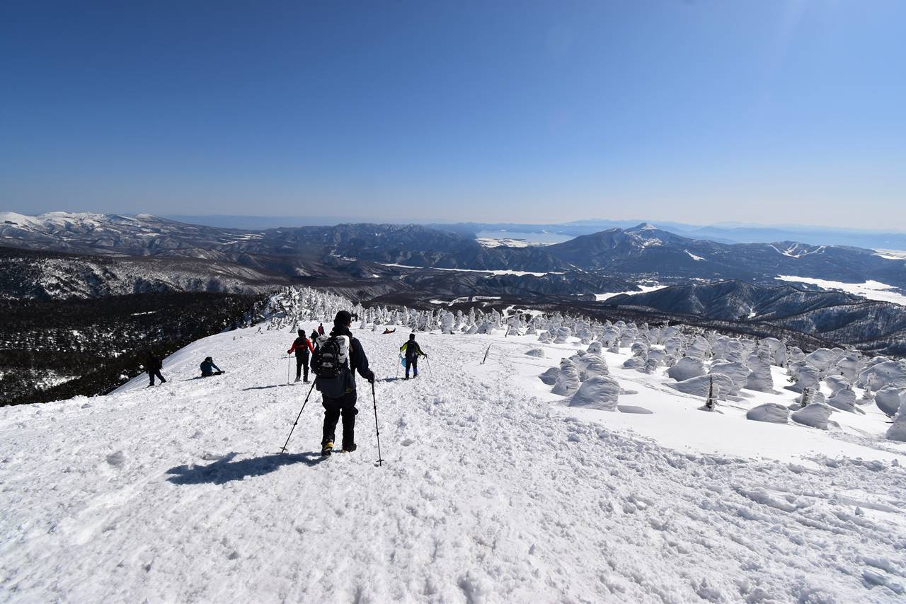 西大巓からグランデコスキー場へ下山