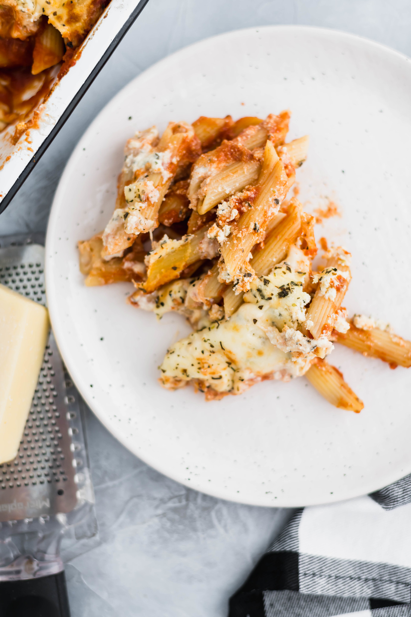 Get dinner on the table quick with this Easy Baked Penne. Penne with spaghetti sauce topped with creamy ricotta and freshly shredded mozzarella cheese. This weeknight dish is ready in 35 minutes. Just a few ingredients required for this easy baked pasta recipe.