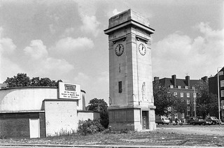 Stockwell War Memorial, South Lambeth Rd, Stockwell, Lambeth, 1989 89-7c-26