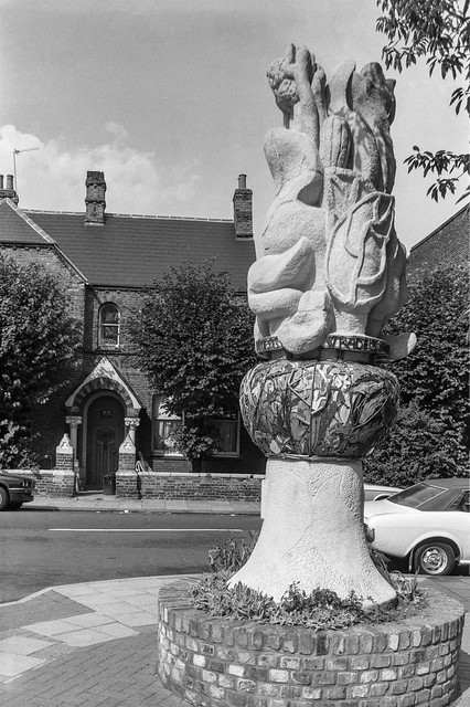 Tradescant sculpture, St Stephen's Church, Wilkinson St, St Stephen's Terrace, South Lambeth, Lambeth, 1989 89-7f-21