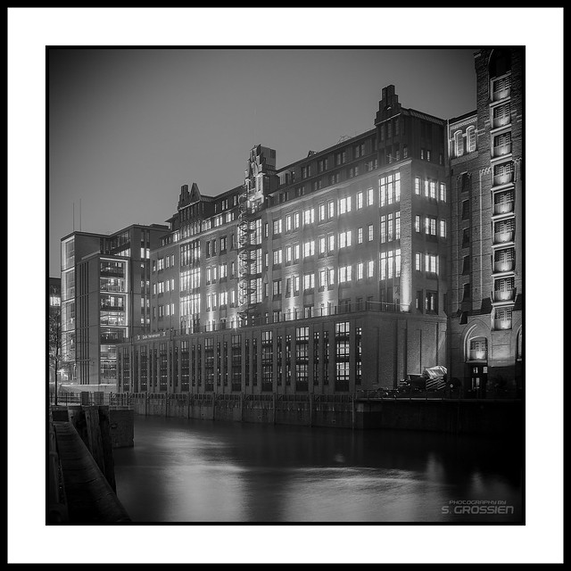 Gebr.-Heinemann-Haus bei Nacht, Hafencity, Hamburg