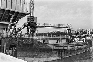 Libation, River Thames, Riverside Walk, Nine Elms, Wandsworth, 1989 89-7l-51