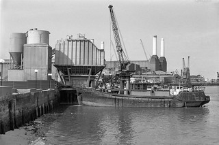 Libation, River Thames, Riverside Walk, Nine Elms, Wandsworth, 1989 89-7l-66