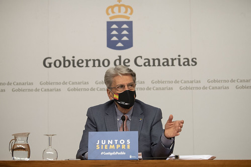 El portavoz del Gobierno de Canarias, Julio Pérez, durante la rueda de prensa celebrada ayer