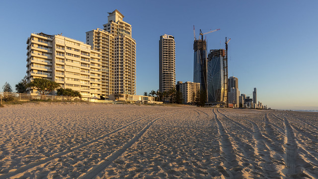 Gold Coast Beach Apartments at Sunrise