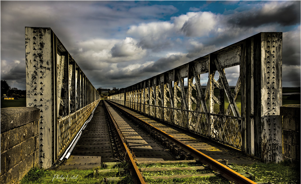 Sur la rivière La Penzé, le pont de fer.