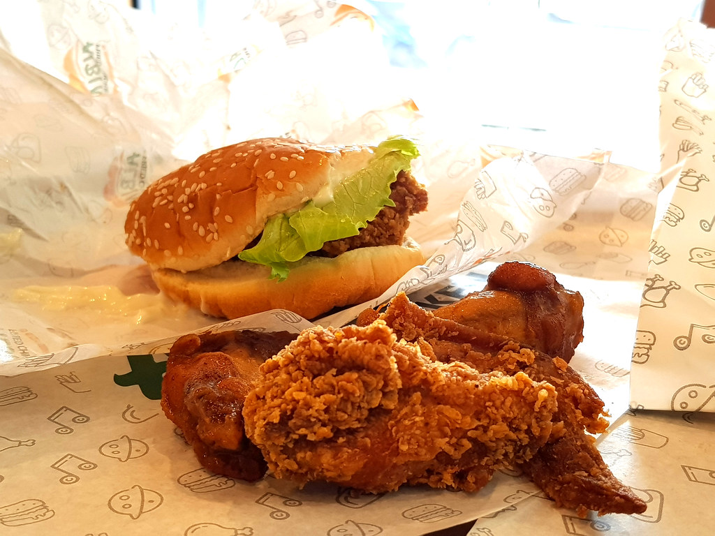 雞肉漢堡配燒烤雞翅膀 AFC Burger set C w/ BBQ chicken wings rm$11.40 @ Albin Fried Chickrn USJ10