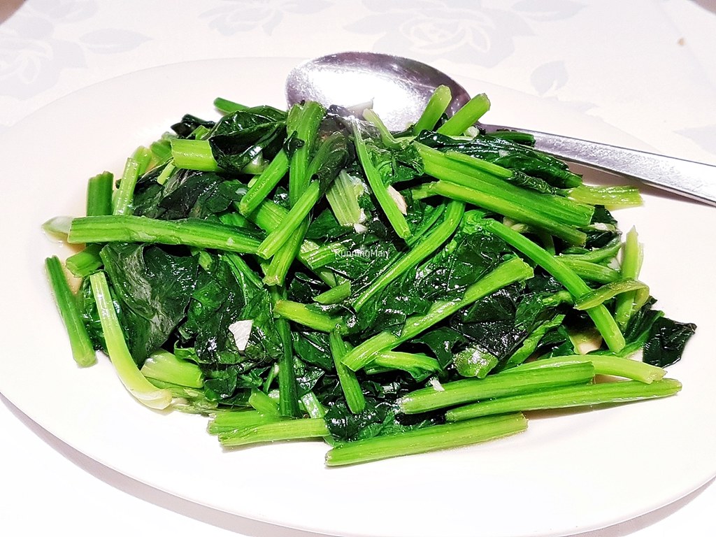 Stir-Fried Spinach With Garlic