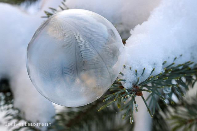 Seifenblase eingefroren / Frozen soap bubble