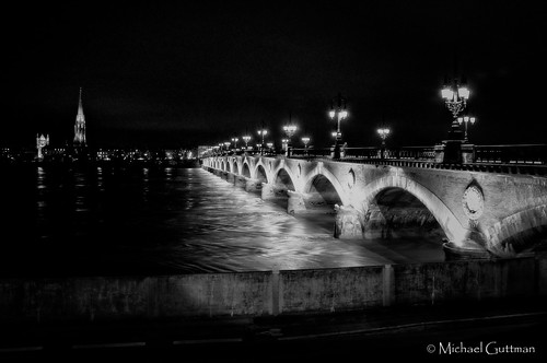 bridge france blackwhite bordeaux pontdepierre stonebridge night river lights nightphoto garonne archedbridge basiliquesaintmicheldebordeaux