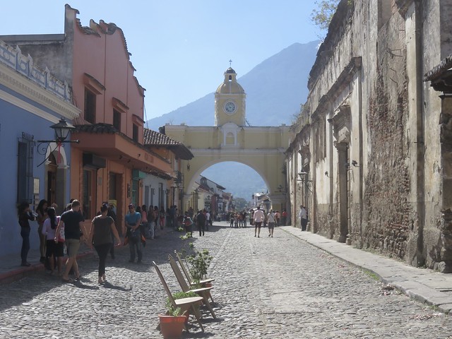 Calle del Arco y Volcán de Agua, Antigua Guatemala