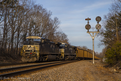 Sunrise at Patrick Henry by grady.mckinley, 768 Hyco loads diverge off the V-Line for the Durham District at Patrick Henry along the former Virg