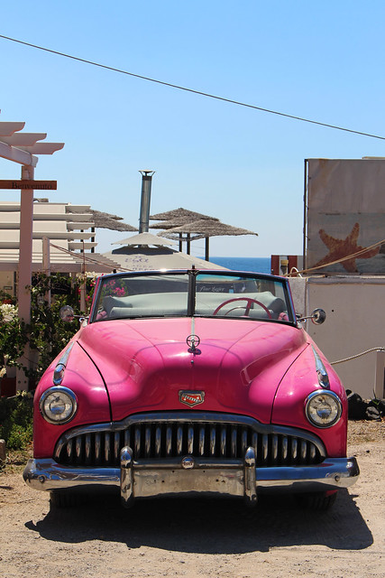 🇬🇷 Pink vintage Buick in Akrotiri / Розов олдтаймер Буик в Акротири