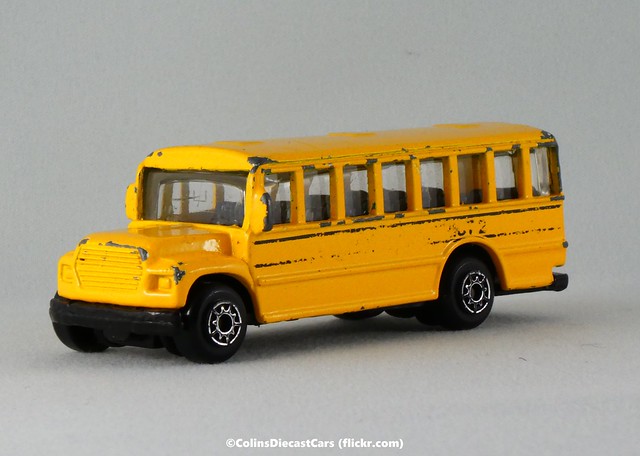 Maisto - '89 Ford F700 / Schoolbus