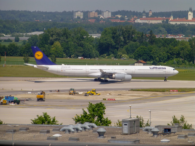 D-AIHM, Lufthansa A340 at Munich, 17 June 2013,