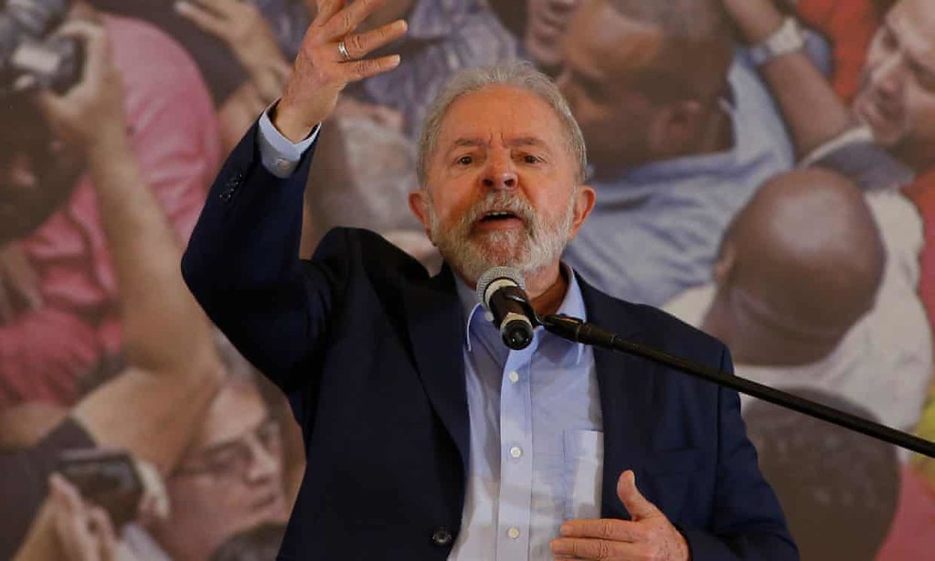 3月10日，定罪被撤銷的前巴西總統魯拉在金屬工人工會總部發表演說。（圖片來源ＬMiguel Schincariol/AFP）