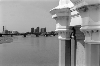 River Thames, Albert Bridge, Battersea, Wandsworth, 1989 89-8a-34