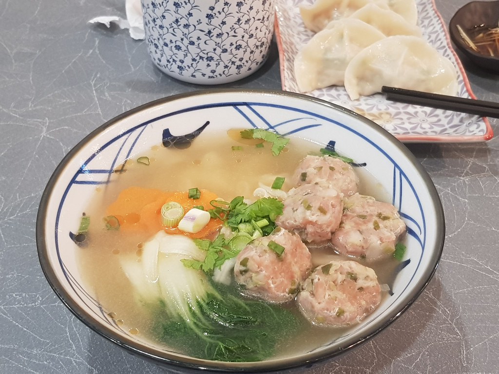 家鄉雞肉丸子 Traditional Chicken Meatballs soup noodle rm$15.90 & 滿足招牌水餃 Manjoe's Signature rm$11.90 @ 滿足 Manjoe Taipan USJ10