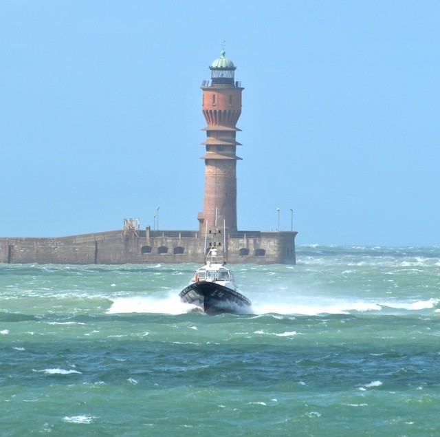 Dunkerque (Dunkirk, Duinkerke) lighthouse, harbour entrance