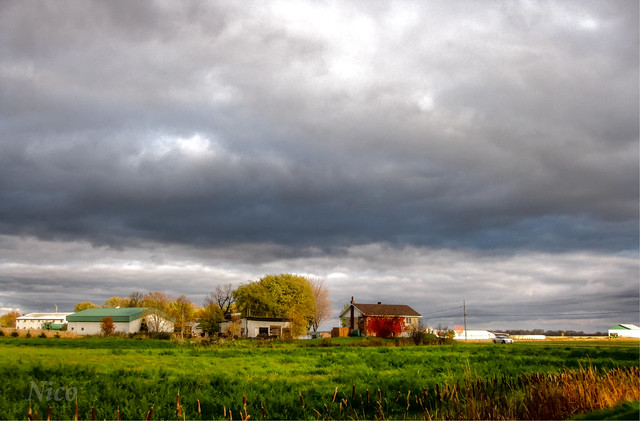 Approaching storm on the farm IMG_4375 Tempête à la ferme