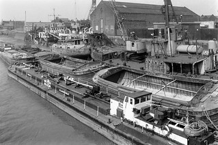 Boats, River Hull, upstream, Drypool Bridge, Hull, 1989 89-8n-36