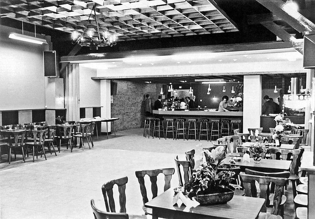 Einde 1960 - Korte Tuinstraat, Opening Jeugdcentrum Katholieke Werkende Jongeren (K.W.J.)in de Korte Tuinstraat 7.