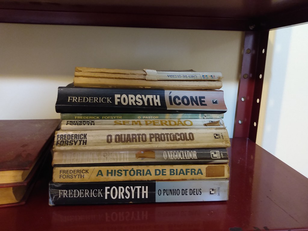 Meus livros do Frederick Forsyth. 📚 My Frederick Forsyth books. 📚 Mes livres de Frederick Forsyth. 📚 Mis libros de Frederick Forsyth. 📚 私のフレデリックフォーサイスの本。 📚 我的弗雷德里克·福赛斯 (Frederick Forsyth) 的书。 📚 Meine Frederick Forsyth-B