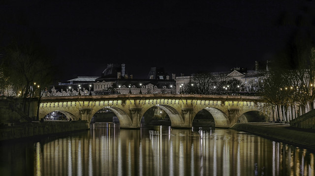 Paris, le pont Neuf rive gauche.