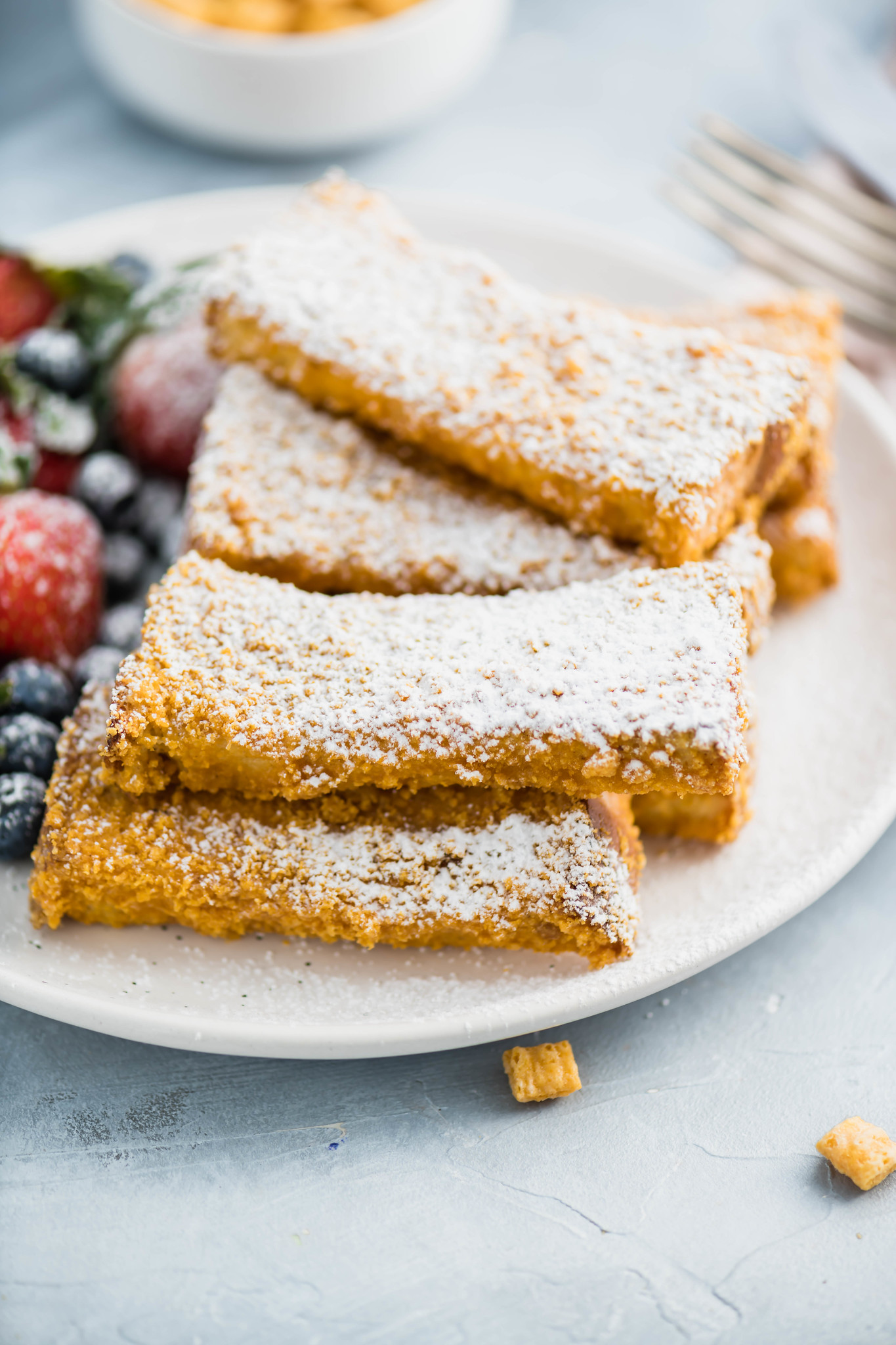 These Crunchy French Toast Sticks are sure to become a family favorite. Thick cut bread cut into sticks and coated in your favorite cereal crumbs.