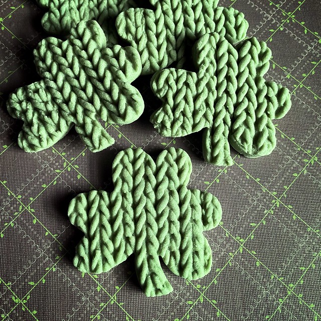 Knitted Shamrock Cookies