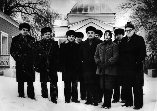 Г.В. Мясников c делегацией в Тарханах Неизвестный автор. 1980-е годы
