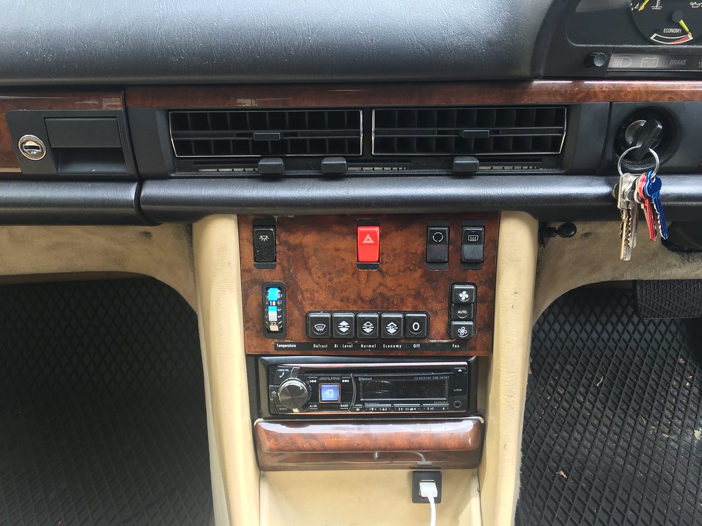 W126 radio