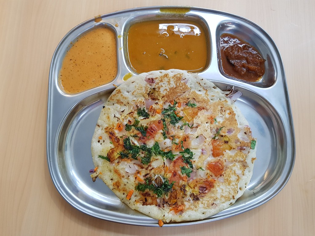 印度菜鬆餅 Uthappam Vegetable w/Egg rm$4.50 & 印度拉茶 Teh Tarik rm$1.80 @ Put Chutney SS15