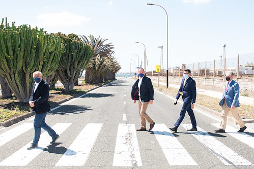 De izquierda a derecha, Antonio Morales, Óscar Hernández, Miguel Ángel Pérez y Pedro Justo Brito durante el recorrido realizado por la zona industrial de Arinaga