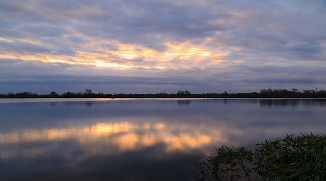 Dawn at the lake