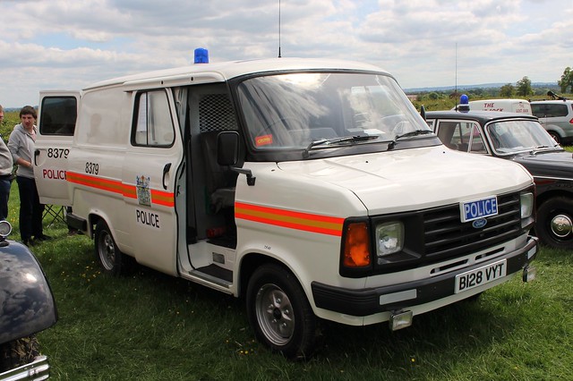 122 Ford Transit (Mk.II) Police Van (1985) B 128 VYT