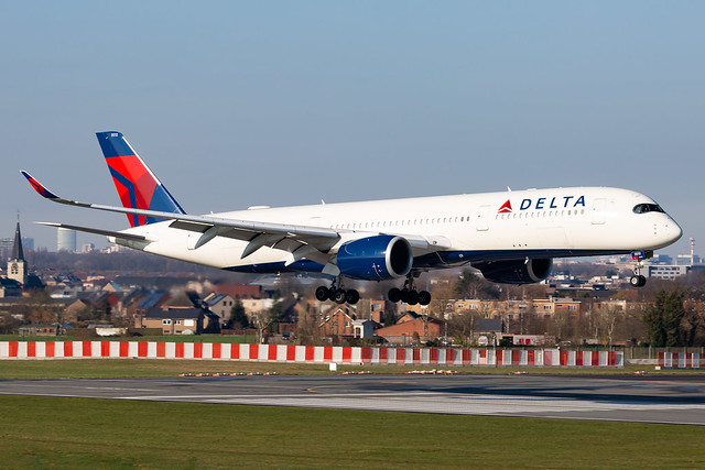 Delta A350-941 (N512DN) landing in Brussels (EBBR)