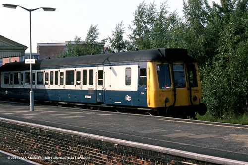 britishrail class121 dmbs w55022 railcar diesel passenger henleyonthames oxfordshire train railway locomotive railroad