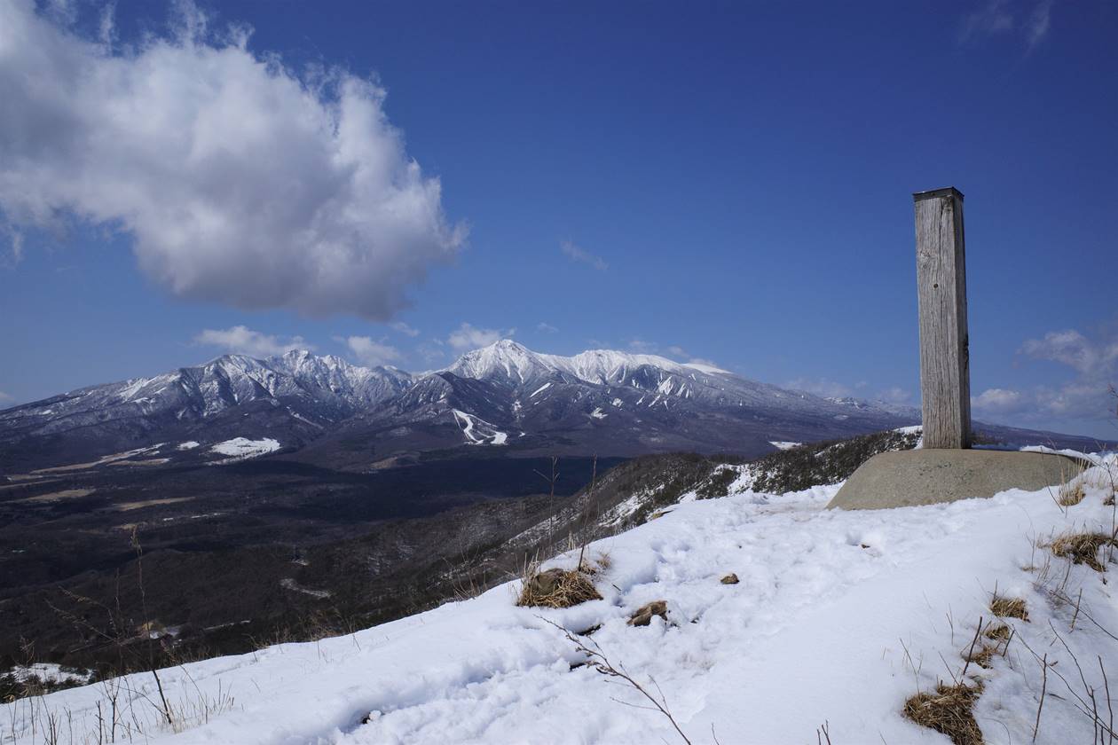 飯盛山へ日帰り雪山登山　山頂からの八ヶ岳の展望